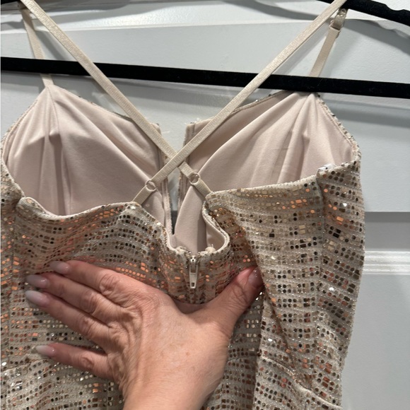 STUNNING EVENING DRESS. Champagne and Sparkles, excellent condition. Size 7 - Picture 3 of 9